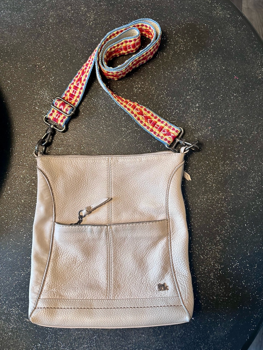 The Sak leather Crossbody Bag with Colorful Adjustable Strap - off white